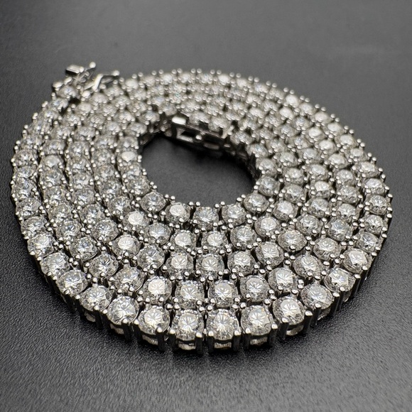 “24-Inch 3mm Moissanite Necklace: Timeless Elegance”